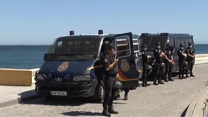 Telediario 1 - Disturbios y escalada de violencia en La Línea tras la muerte de dos personas