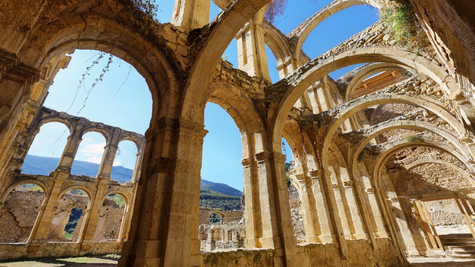 España Directo - Visitamos el Monasterio de Santa María de Rioseco 