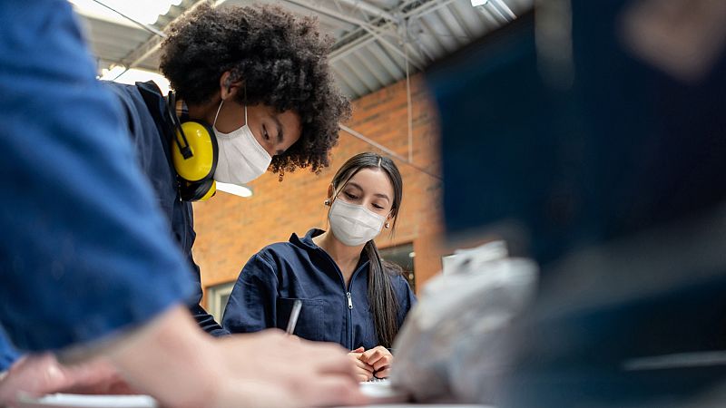 Los estudiantes recuperan las prácticas presenciales en empresas