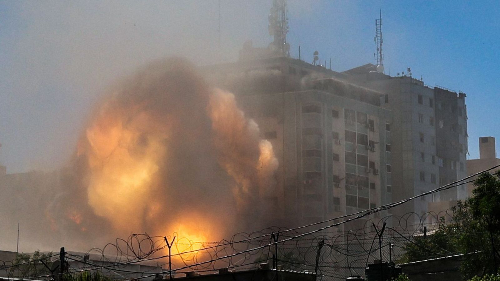 Israel destruye la sede de Associated Press y Al Jazeera en Gaza