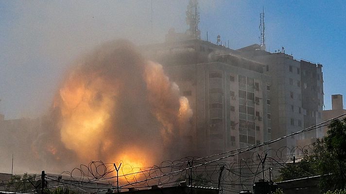 Israel destruye la sede de AP y Al Jazeera en Gaza