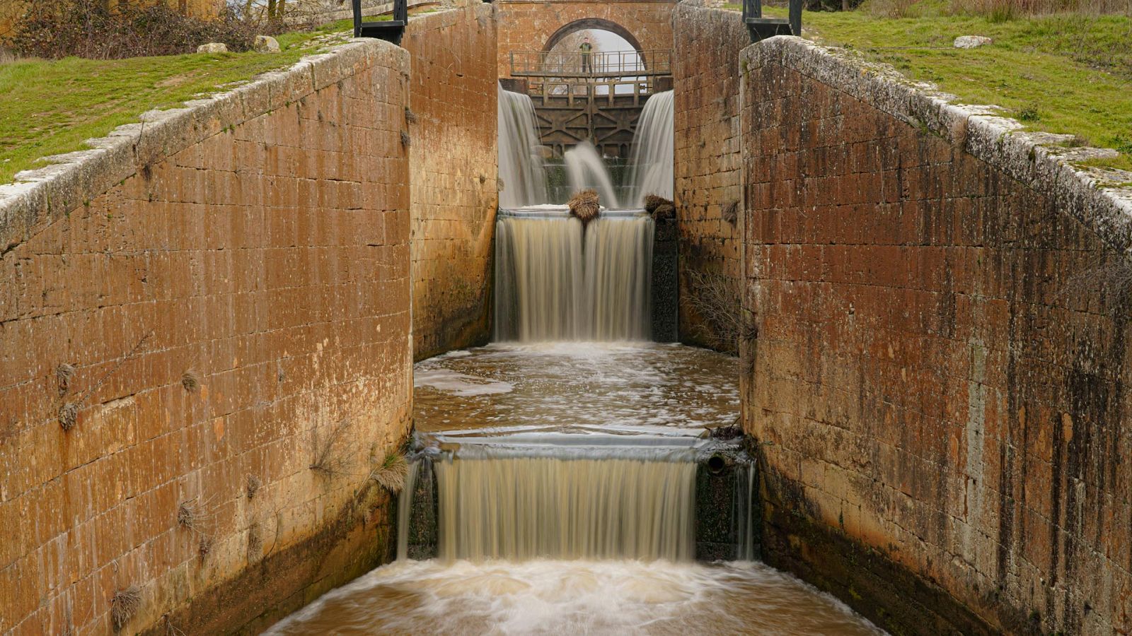 80 CM - Canal de Castilla (Palencia) - ver ahora