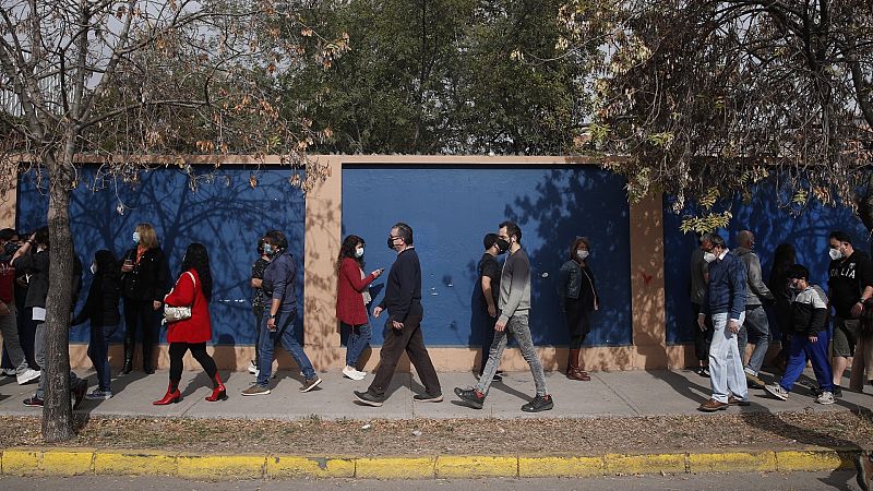 Chile elige a alcaldes, concejales, gobernadores y a las 155 personas que redactarán la nueva constitución
