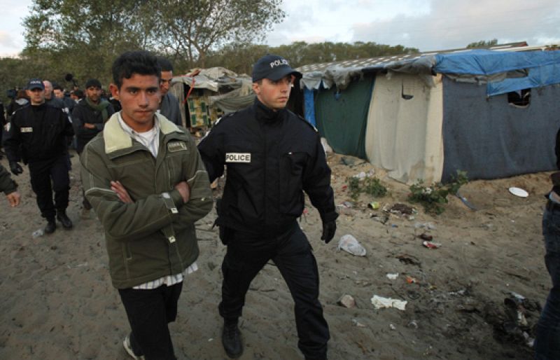 La policía desaloja "La jungla" de Calais.