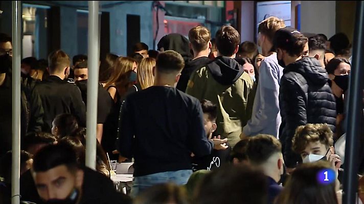 Telecanarias - Cientos de jóvenes disfrutan del primer fin de semana sin toque de queda en Canarias