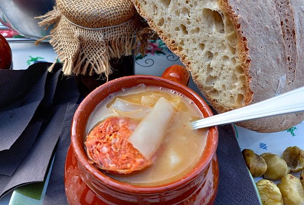 RTVE Cocina - Aprendemos a elaborar un caldo de vainas