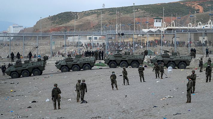 El Ejército se despliega en Ceuta tras la entrada de 6.000 personas en una ola migratoria sin precedentes