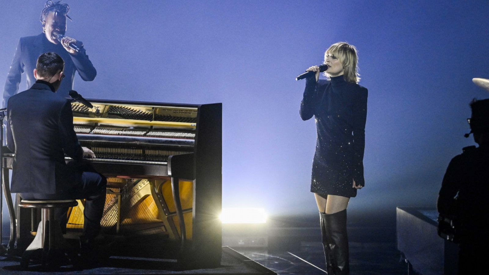 Eurovisi��n 2021 - Bélgica: Hooverphonic canta "The wrong place" en la primera semifinal