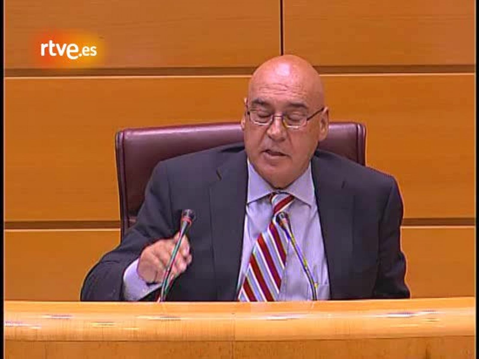  El ministro de Fomento, José Blanco, hace público en el Senado que el Gobierno apoyará que el AVE Madrid-Badajoz llegue a Lisboa.