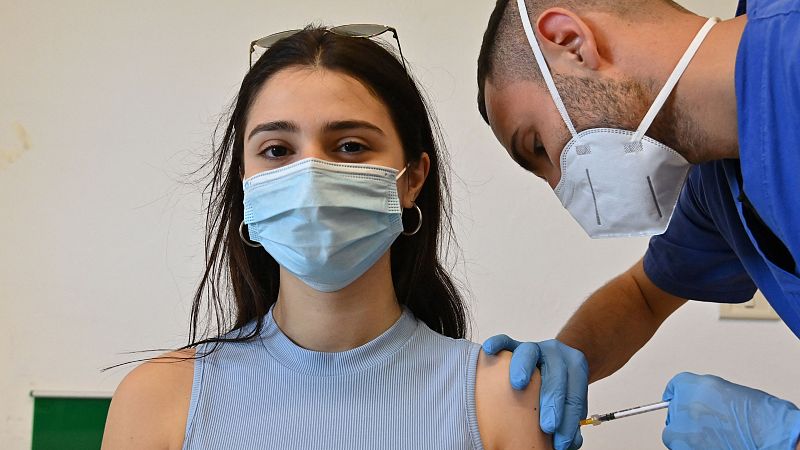 Los menores de 60 años vacunados con AstraZeneca recibirán Pfizer - Telediario 1 | Ver