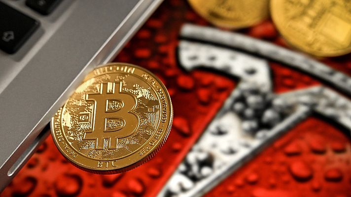 Telediario 1 - El bitcoin se desploma por la prohibición de su uso en China