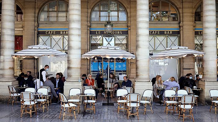 Francia comienza su desescalada con la apertura de negocios y terrazas