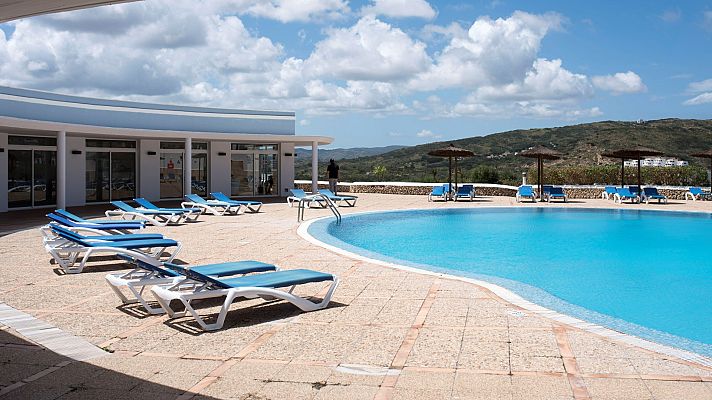 Telediario 1 - Los alojamientos de costa se preparan para un verano más incierto que el anterior