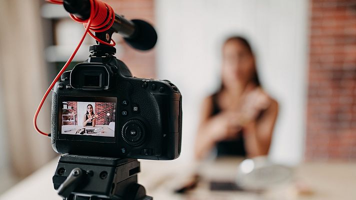 Telediario 1 - Sweat, la película que profundiza en la vida de un 'influencer' detrás de las cámaras