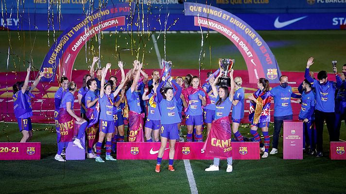 El Barça femenino celebra con su afición el doblete de Liga y Champions