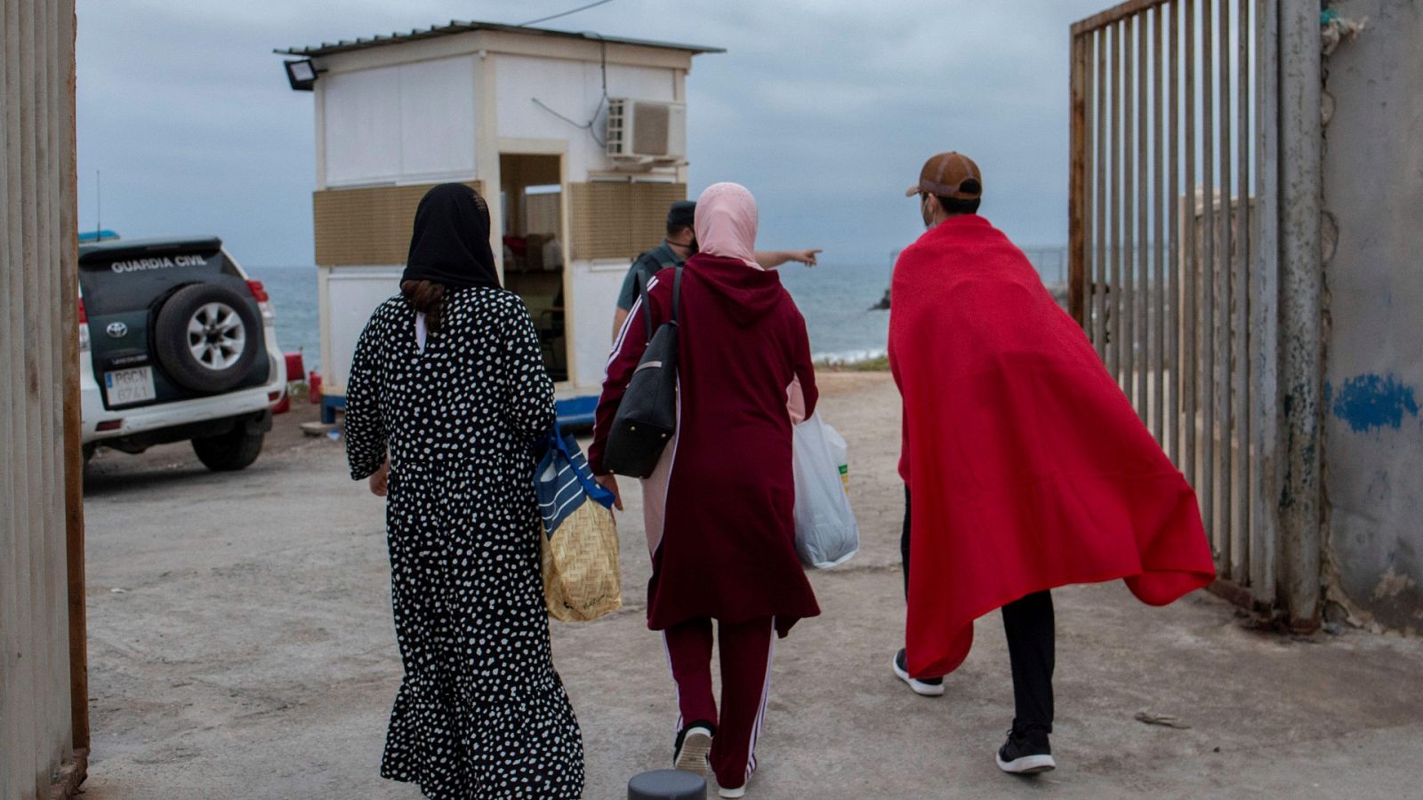 Tranquilidad en la frontera de Ceuta: sin nuevas entradas por mar mientras algunos migrantes deciden volver a Marruecos