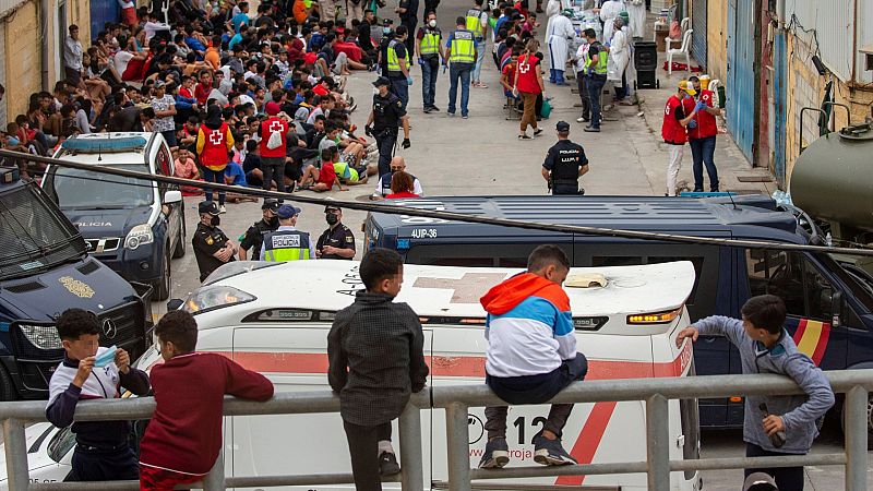 El Gobierno propone a las comunidades acoger a unos 200 menores no acompañados que ya estaban en Ceuta