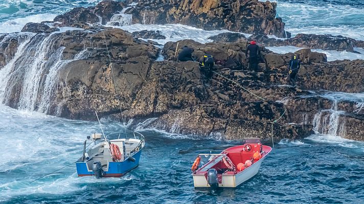 Grabamos el trabajo de los percebeiros en Cíes