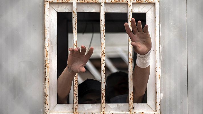 Telediario 1 - España devuelve a Marruecos a los que reconoce como mayores de edad