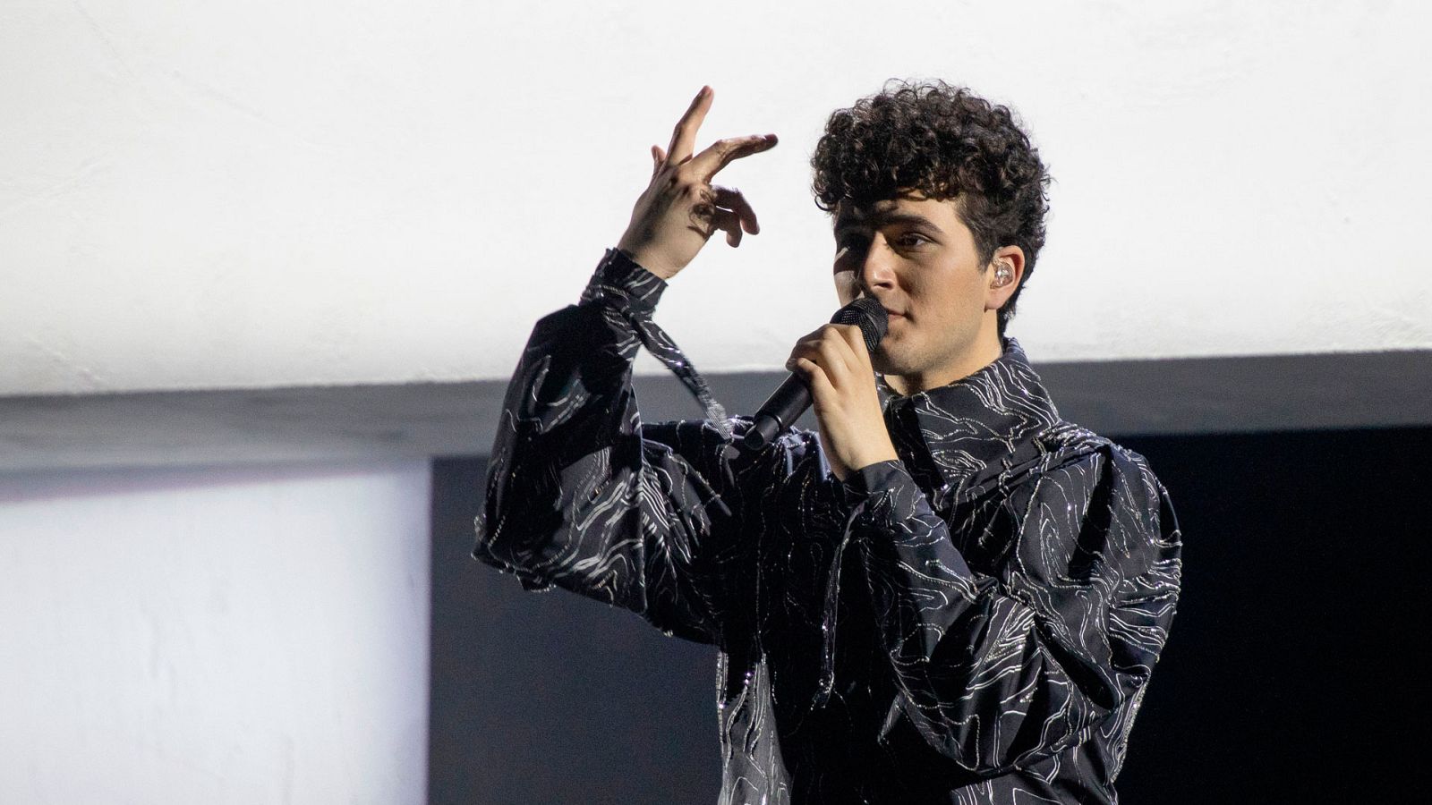 Eurovisión 2021 - Suiza: Gjon's Tears canta "Tout l'Univers" en la segunda semifinal