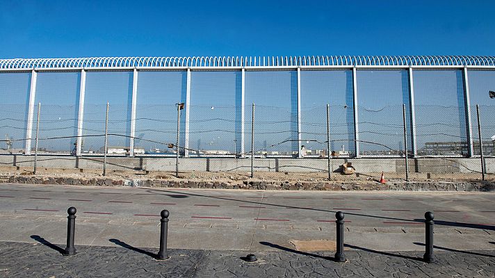 Telediario 1 - Cientos de migrantes tratan de entrar en Melilla y el Ejército se despliega en la frontera