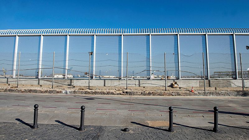 Cientos de migrantes tratan de entrar en Melilla y el Ejército se despliega en la frontera
