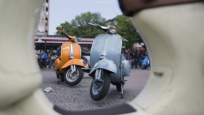 Informativo 24h - La icónica moto Vespa cumple 75 años