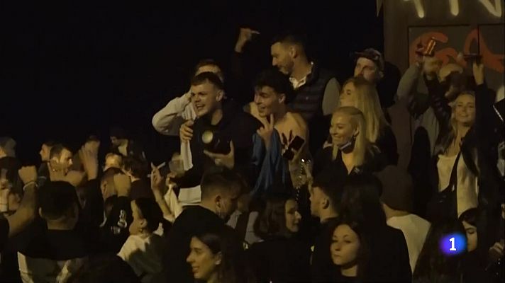 L'Informatiu - Els Mossos i la Guàrdia Urbana desallotgen 4 mil persones a Barcelona