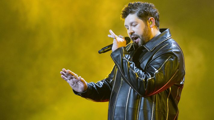 Eurovisión - Reino Unido: James Newman canta "Embers"