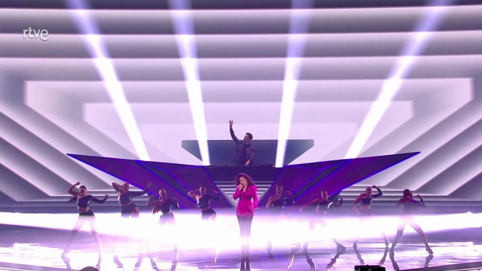 Eurovisión 2021 - "Music bind us", el intervalo del DJ Afrojack con los cantantes Glennis Grace y Wulf