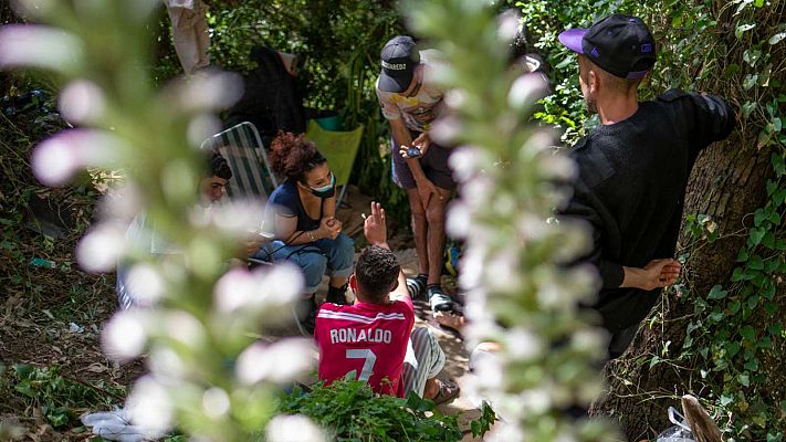 Telediario 1 - Escondidos en un monte de Ceuta para evitar las devoluciones