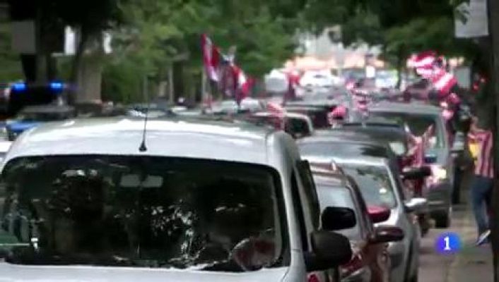 Caravana rojiblanca para celebrar la Liga del Atlético