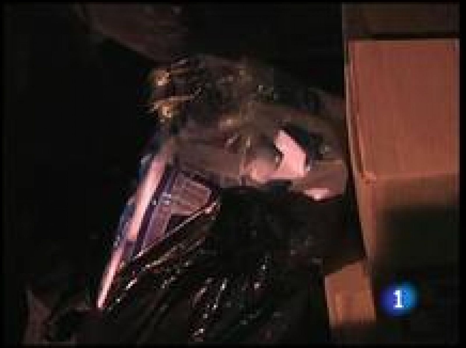 Nueva noche de enfrentamientos entre la policía y seguidores de Zelaya.