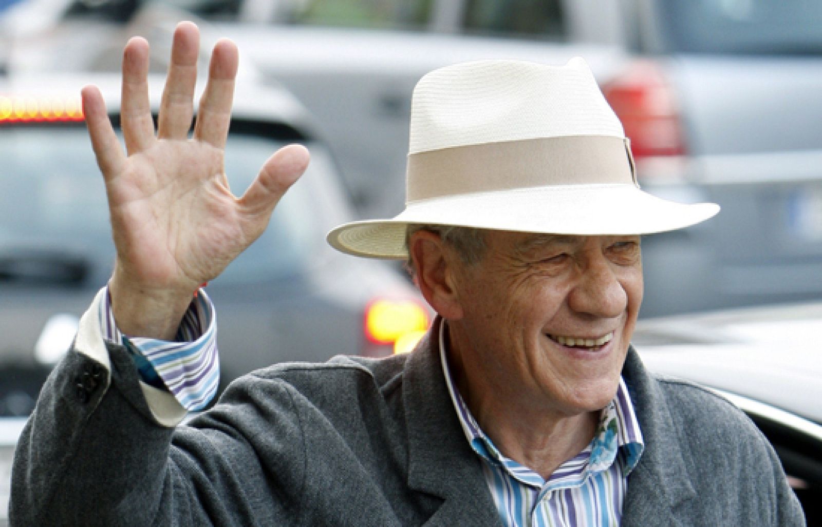 Sir Ian McKellen recibe el Premio Donostia por su carrera.