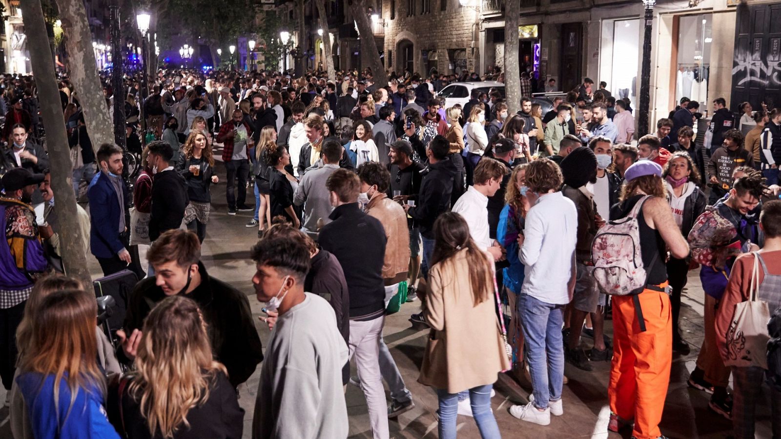Más de 9.000 desalojados en Barcelona por hacer botellón y no respetar las medidas anti-COVID durante el puente
