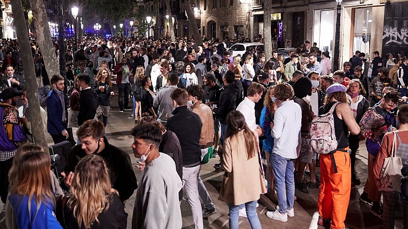 Más de 9.000 desalojados en Barcelona por hacer botellón y no respetar las medidas anti-COVID durante el puente