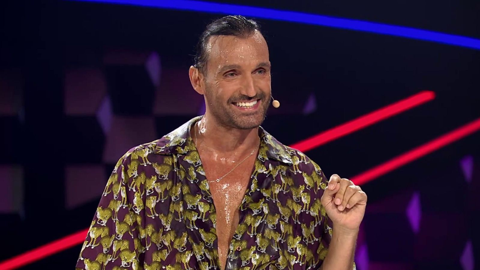 The Dancer - Miguel Ángel Muñoz le echa agua por encima a Rafa Méndez