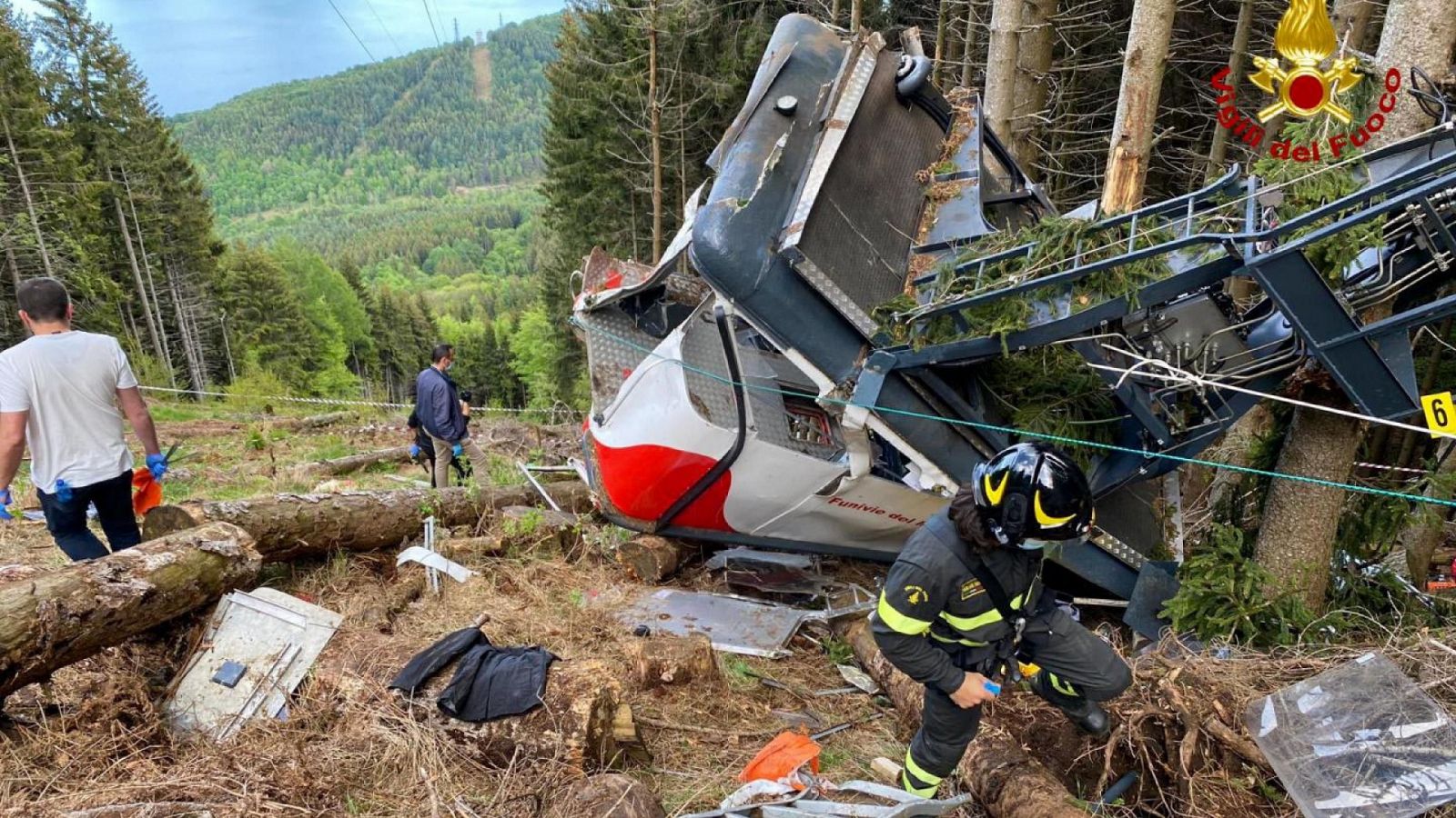 Continúan las investigaciones en Italia tras el accidente del teleférico que se precipitó al vacío