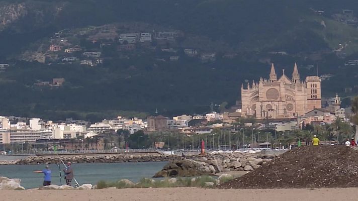 Precipitaciones que podrían ser localmente fuertes o persistentes a primeras horas en el sur del Levante y en Baleares. Viento localmente fuerte en Canarias