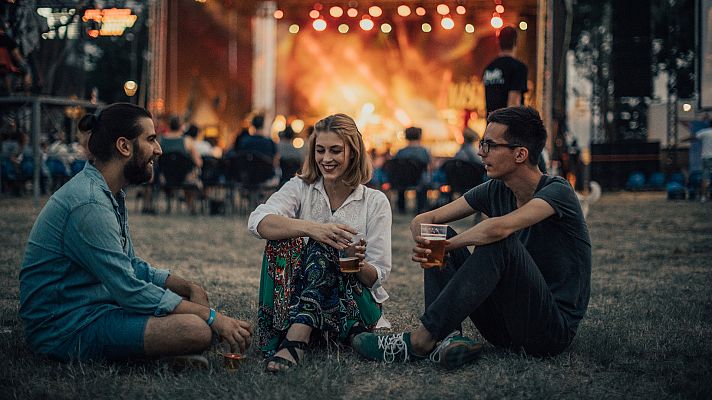 Simón, sobre los festivales: "Se está trabajando en un documento para reducir los riesgos asociados a estos eventos"