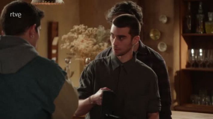 Dos vidas - Dos Vidas:Erik devuelven los objetos robados al pueblo