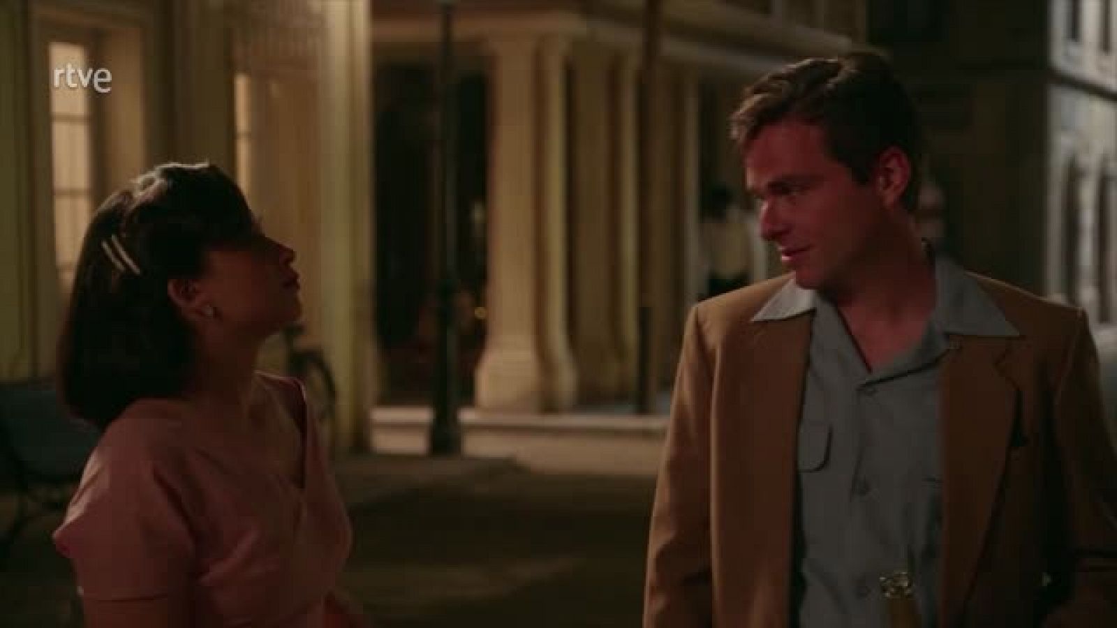 Dos Vidas: Un chico de Río Muni intenta abusar de Carmen - Dos vidas | Ver