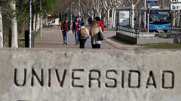 Telediario 1 - Novatadas, plagios o acoso podrán ser castigados con la expulsión de la universidad
