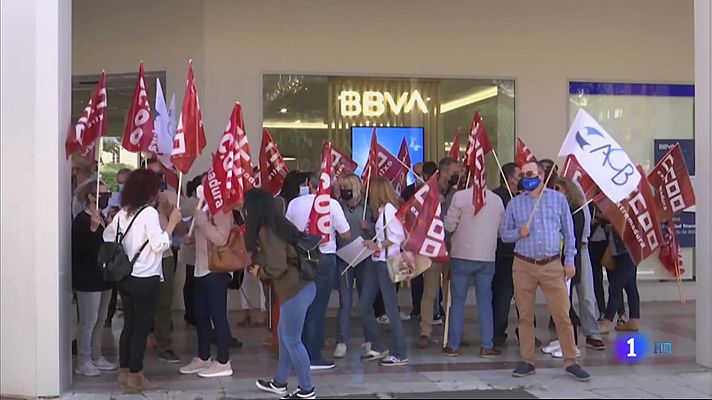 Noticias de Extremadura - Protestas contra el ERE del BBVA