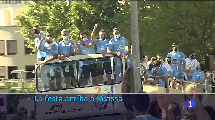 L'Eivissa celebra el seu ascens a Segona.