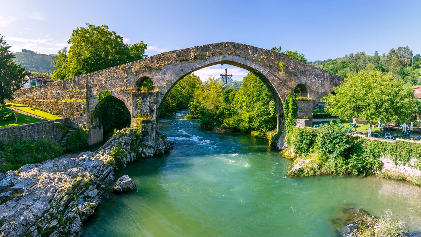 España Directo - Cangas de Onís se corona como el mejor Pueblo Mágico de España 2021
