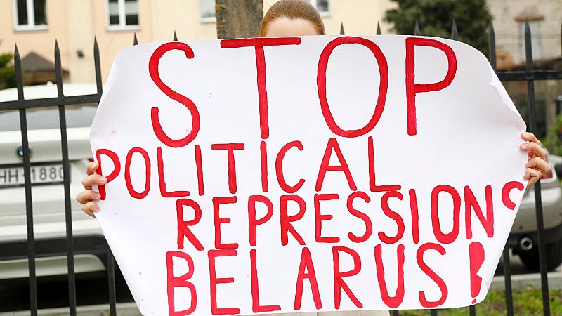 La UE pide la liberación inmediata del joven periodista bielorruso detenido 