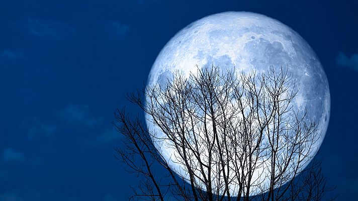 A la superluna de las flores le seguirá la de fresa