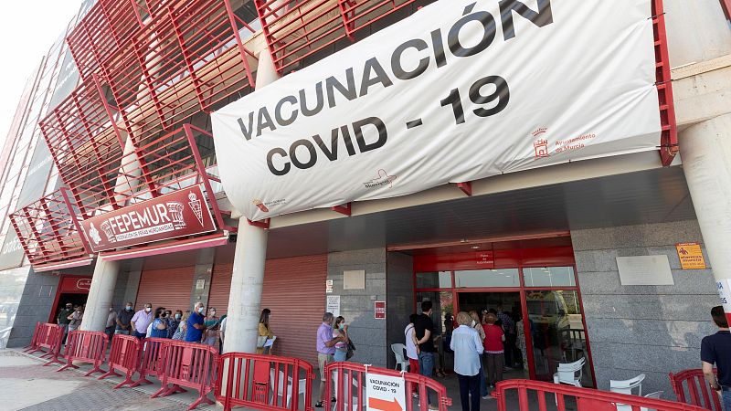 Nueve de cada diez menores de 60 años repiten con AstraZeneca - Telediario 1 | Ver