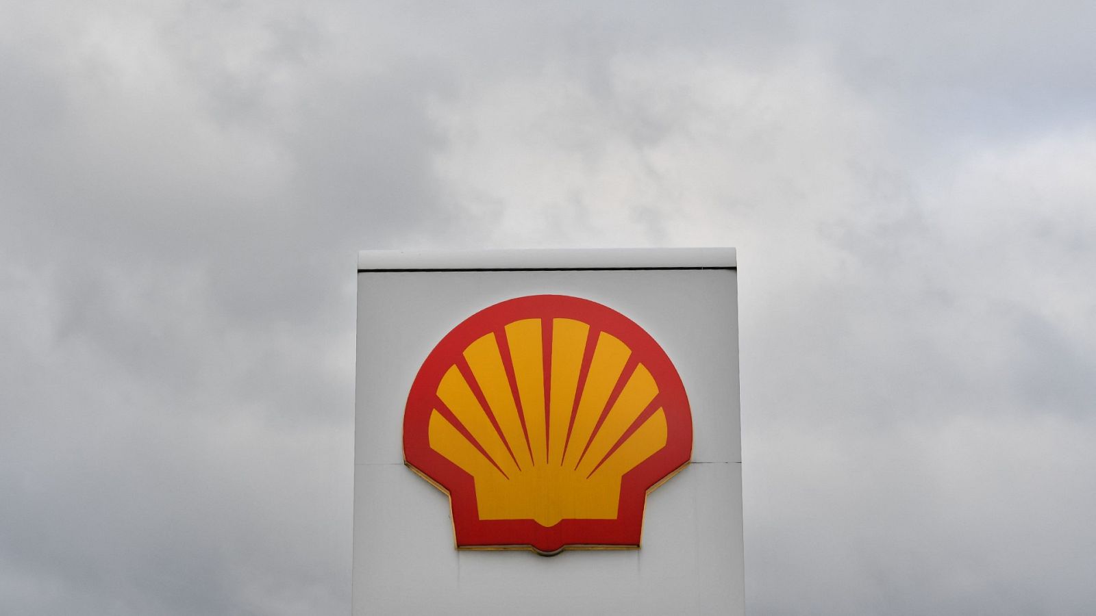 Sentencia sin precedentes contra el cambio climático: la petrolera Shell obligada a recortar sus emisiones de CO2 en un 45%